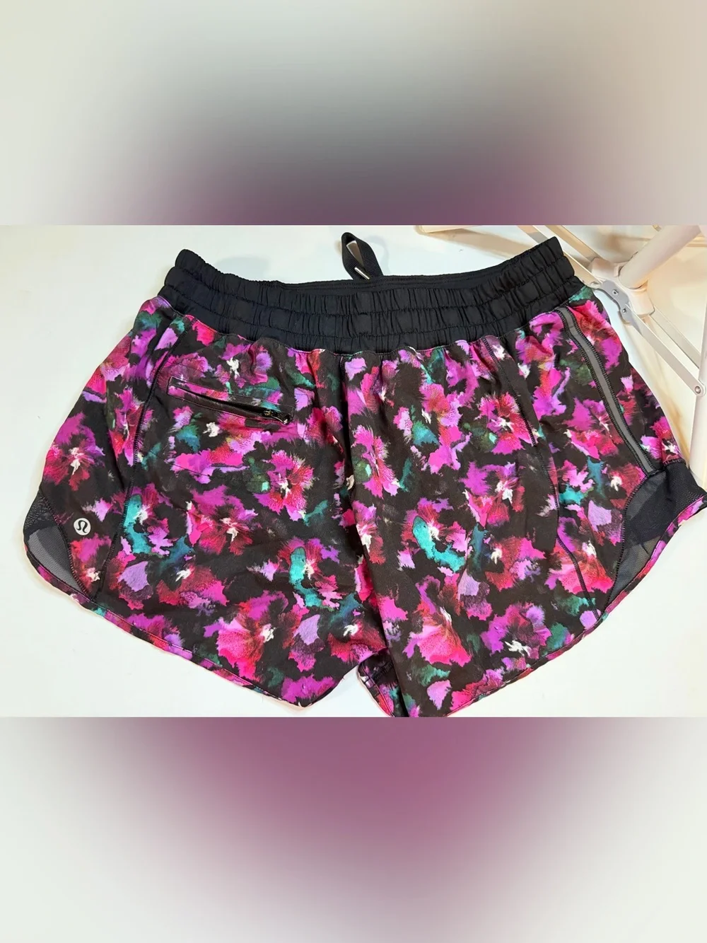 Lululemon Hotty Hot Shorts Mini Midnight Bloom Fuchsia Floral Workout Run Size 8 - Picture 2 of 7